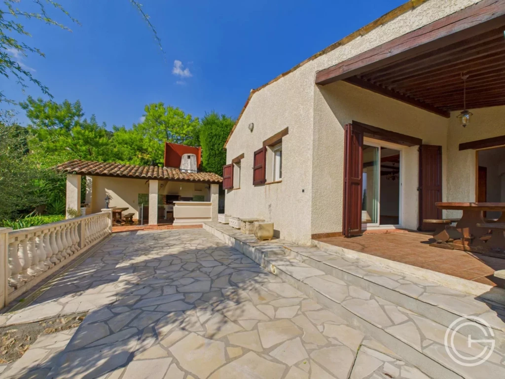 Villa individuelle 199m² avec Piscine + 1857m² de Jardin - LA COLLE SUR LOUP