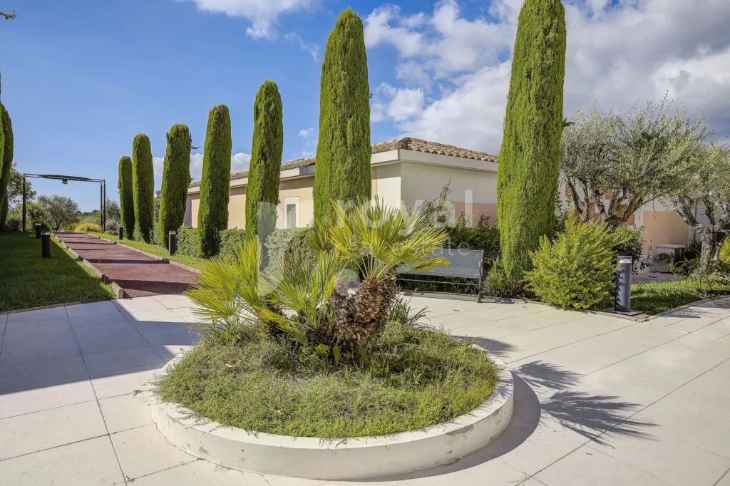 Jardin et espaces verts de l’appartement avec terrasse – Royal Mougins Golf