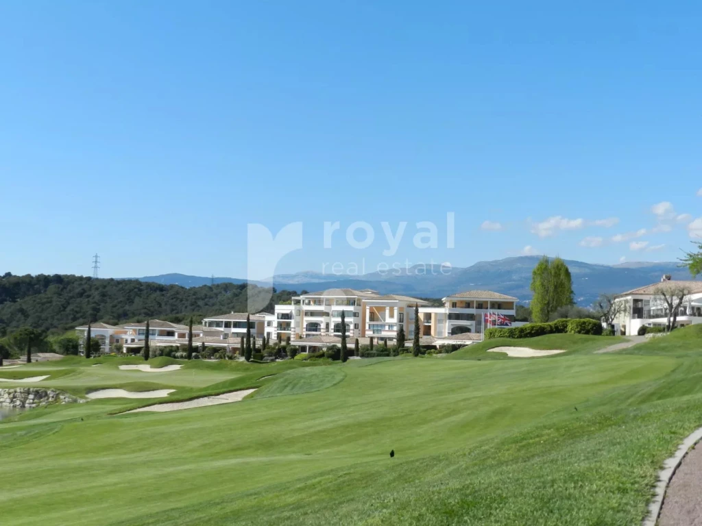 Vue de la résidence depuis le parcours de golf de Mougins