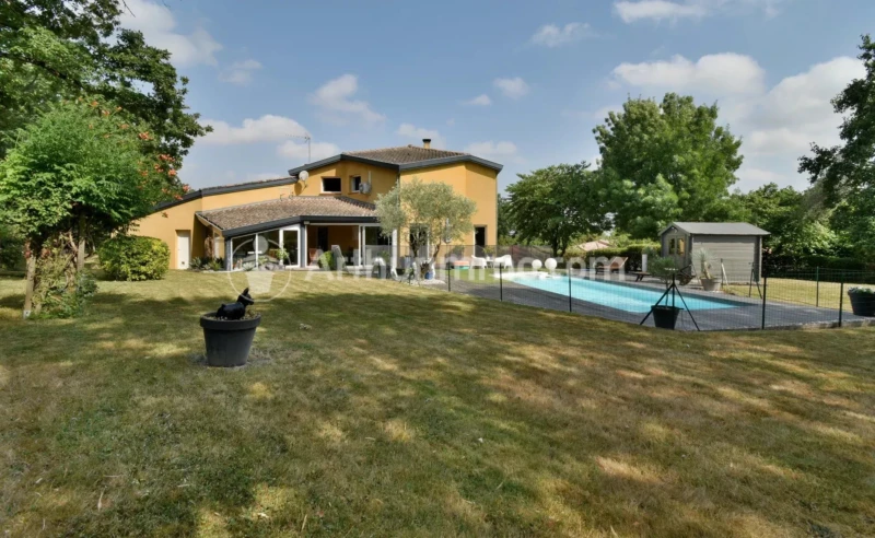 arboré chatgpt cloturée Cuisine ouverte double garage grande maison piscine Rouffiac Tolosan Sans vis-à-vis T7 véranda