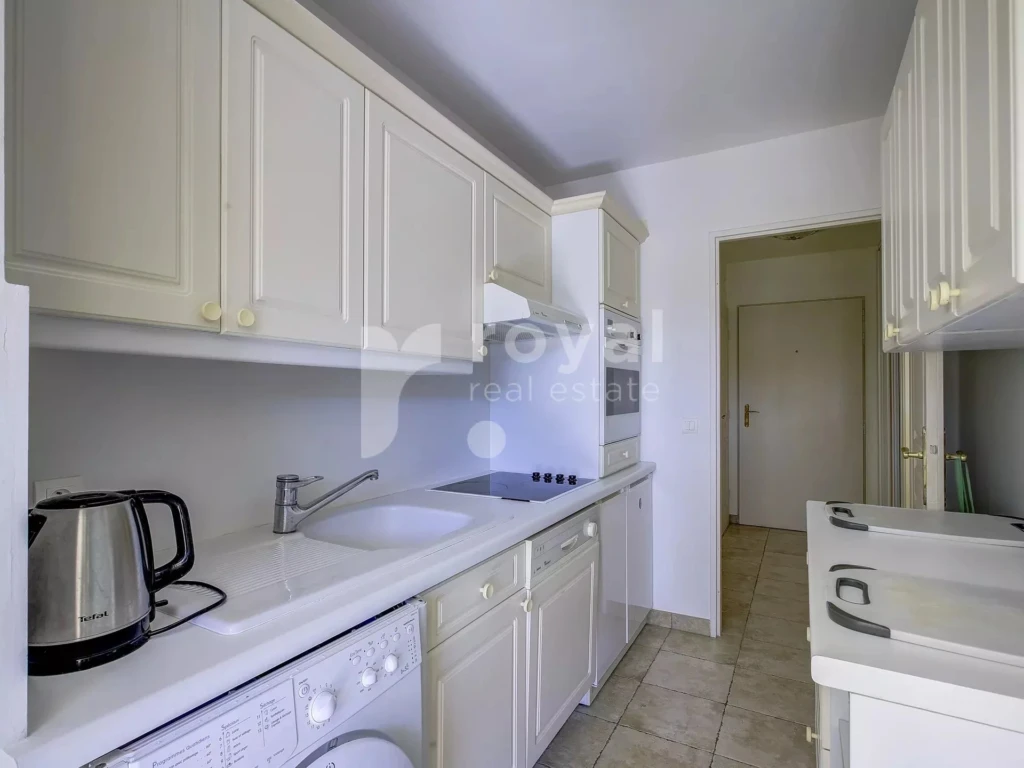Cuisine équipée dans un appartement de luxe à Mougins