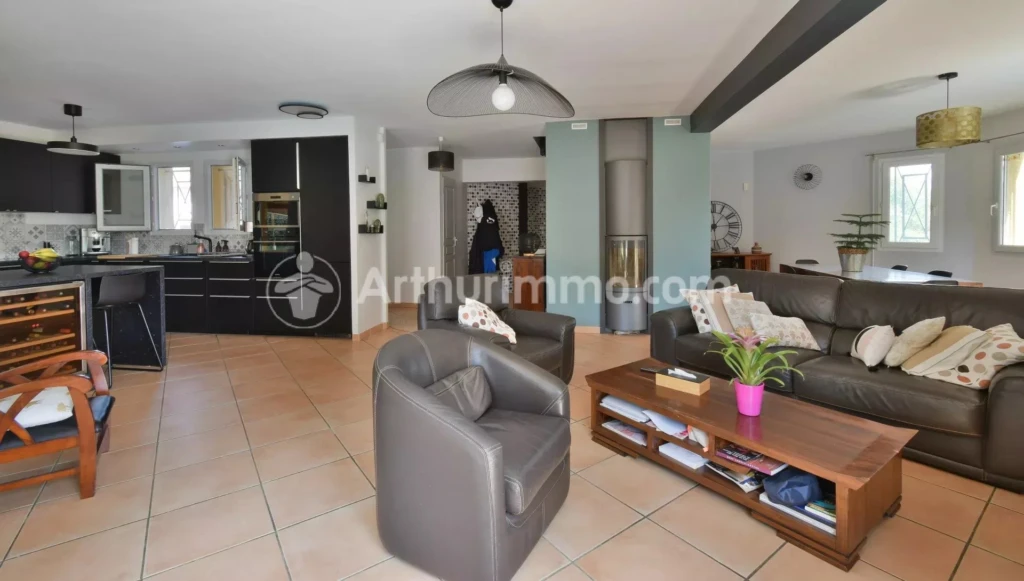 arboré chatgpt cloturée Cuisine ouverte double garage grande maison piscine Rouffiac Tolosan Sans vis-à-vis T7 véranda
