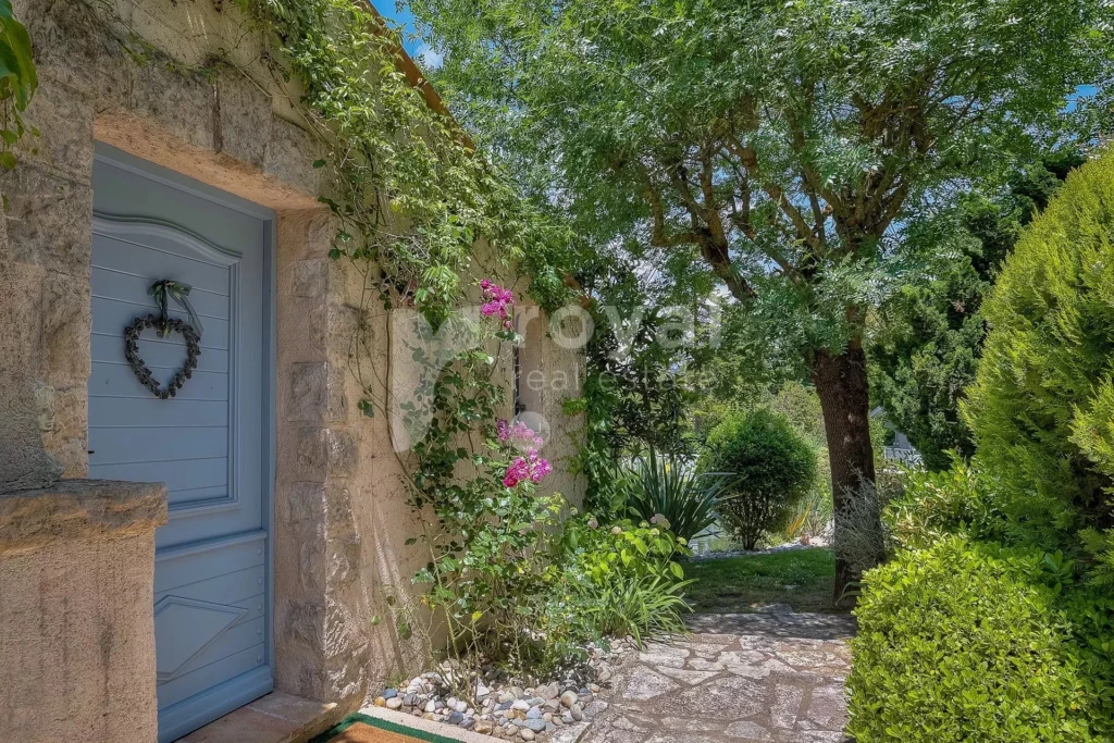 Maison d’amis avec accès privé, terrasse et vue sur le jardin paysager