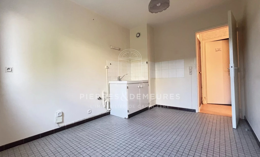 APPARTEMENT A VENDRE A LA CHATRE - APPARTEMENT TYPE 2 CLIMATISE AVEC CAVE ET PARKING -- APPARTEMENT SANS TRAVAUX - APPARTEMENT ACCESSIBLE PERSONNE A MOBILITE REDUITE -