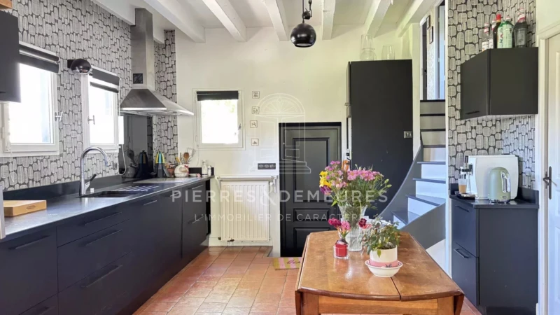MAISON A VENDRE A ARDENTES - LONGERE - VERANDA - MAISON AVEC JARDIN - MAISON AVEC GARAGE - BIEN DE CHARME - POUTRES APPARENTES - TOMETTE - MAISON DE FAMILLE - CUISINE AMENAGEE - CUISINE NOIRE -