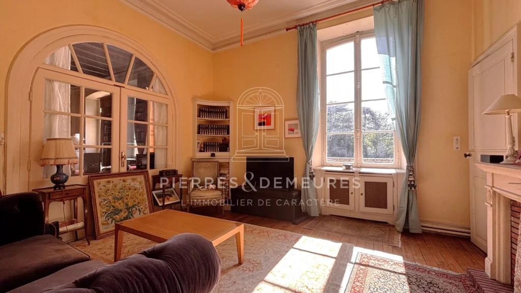 CHATEAU A RENOVER - CHATEAU A VENDRE DANS L'INDRE - CHATEAU AVEC PARC BOISE - CHATEAU AVEC PISCINE - CHATEAU AVEC DEPENDANCES - CREATION GITE CHAMBRES D'HOTES ET SALLES DE SEMINAIRES -