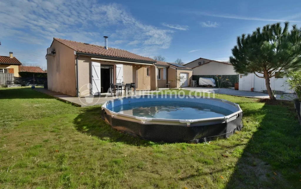 calme cuisine équipée double terrasse jardin kplaces de parking maison rénovée plaisance du touch poele à bois T4