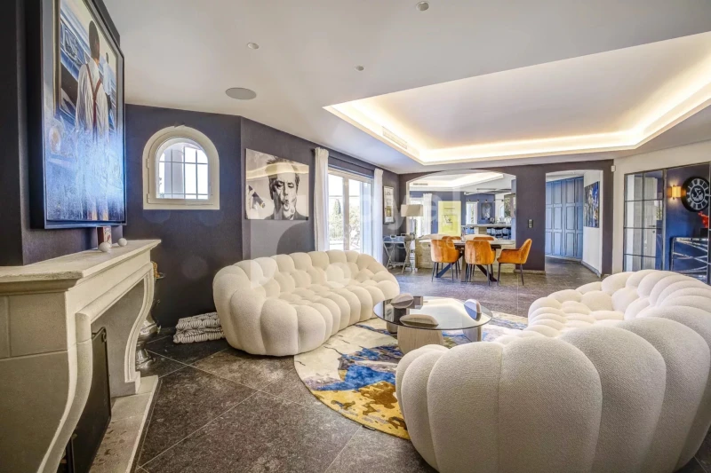 Double salon lumineux dans villa de luxe du Royal Mougins Golf