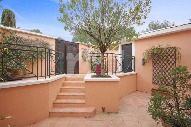 Patio paisible villa familiale avec vue – Royal Mougins Golf