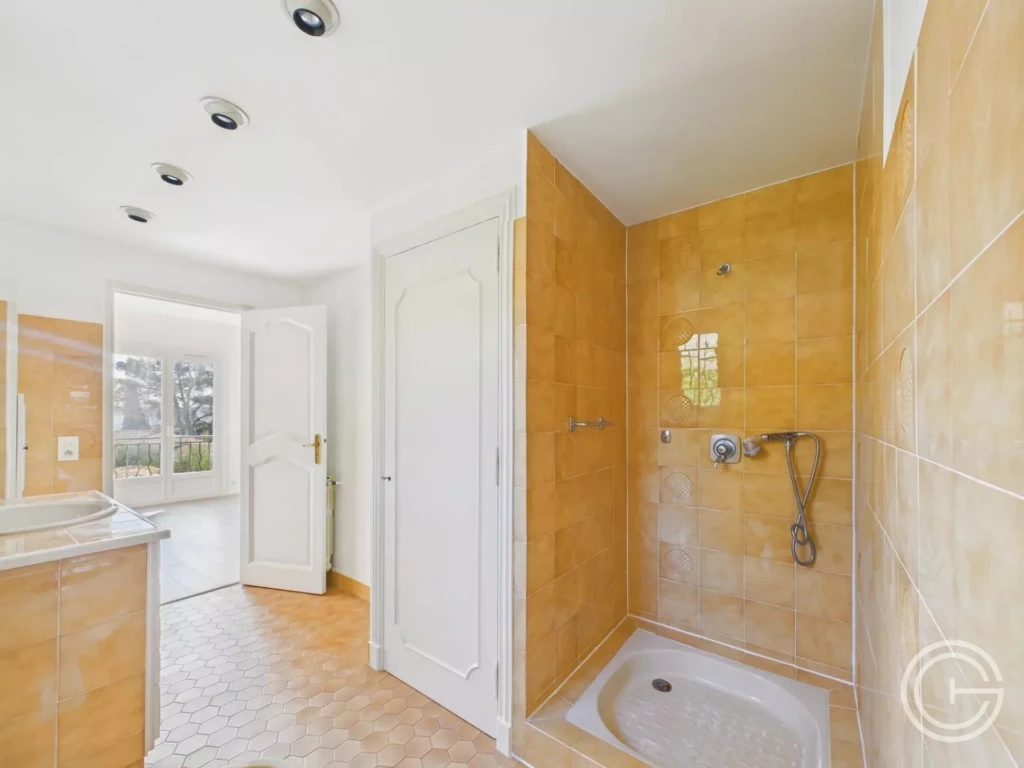 Villa individuelle 199m² avec Piscine + 1857m² de Jardin - LA COLLE SUR LOUP