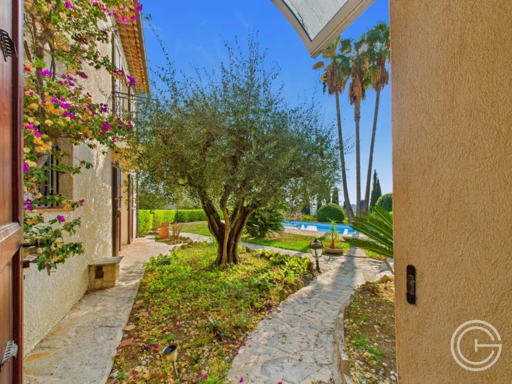 Villa individuelle 199m² avec Piscine + 1857m² de Jardin - LA COLLE SUR LOUP