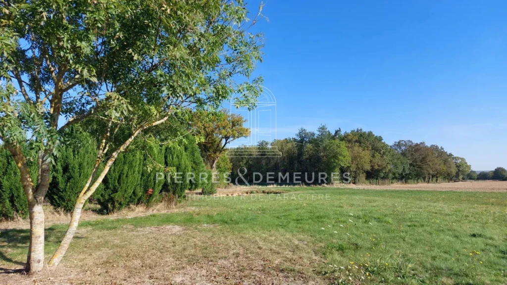 FERMETTE - VIVRE A LA CAMPAGNE - MAISON A VENDRE A MONTIPOURET - GRANGE RENOVEE - MAISON DE CAMPAGNE - PIERRE - POUTRES APPARENTES - BIEN ATYPIQUE - GITE - CHAMBRES D'HOTES -