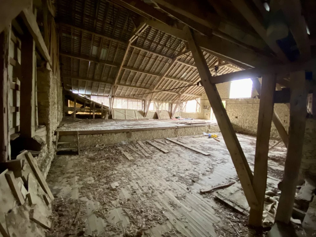 Hangar dans dépendances