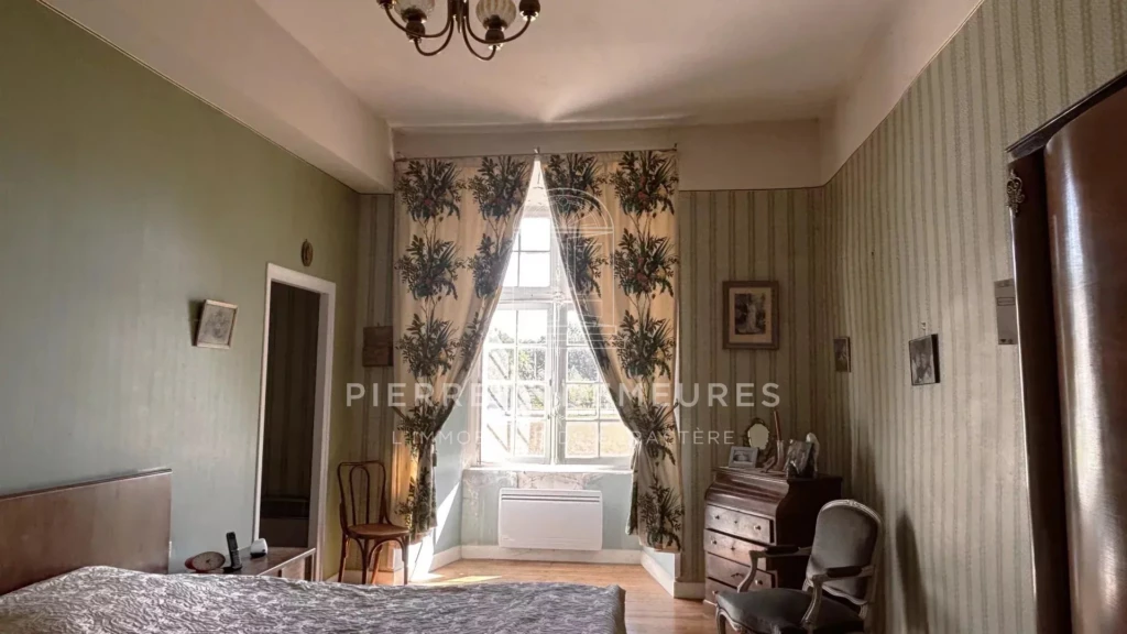 MANOIR - DEPENDANCES EN PIERRE - PROPRIETE AGRICOLE - BIEN DE CHARME - BIEN DE CARACTERE - FERME AVEC PRAIRIE ET BOIS - PROPRIETE A VENDRE A CHATEAUROUX - DOMAINE AGRICOLE A VENDRE DANS l'INDRE  