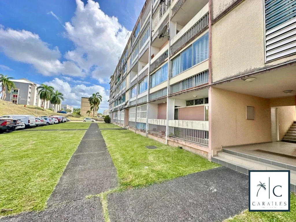 Appartement spacieux avec vue sur le jardin.