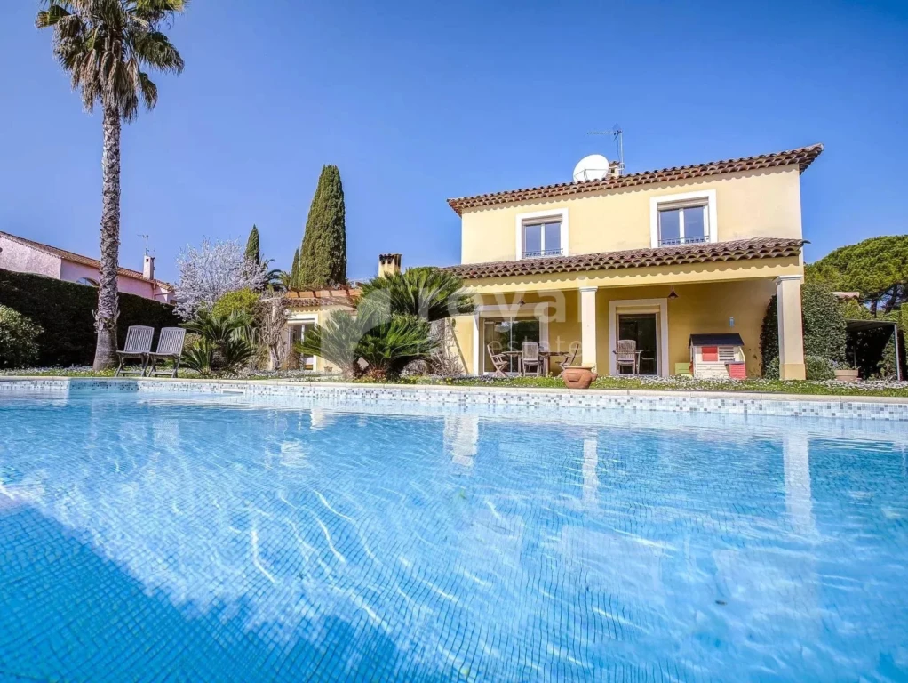 Villa familiale spacieuse avec jardin et piscine à Mougins