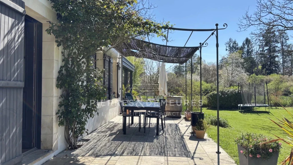 MAISON A VENDRE A ARDENTES - LONGERE - VERANDA - MAISON AVEC JARDIN - MAISON AVEC GARAGE - BIEN DE CHARME - POUTRES APPARENTES - TOMETTE - MAISON DE FAMILLE - TERRASSE COUVERTE -