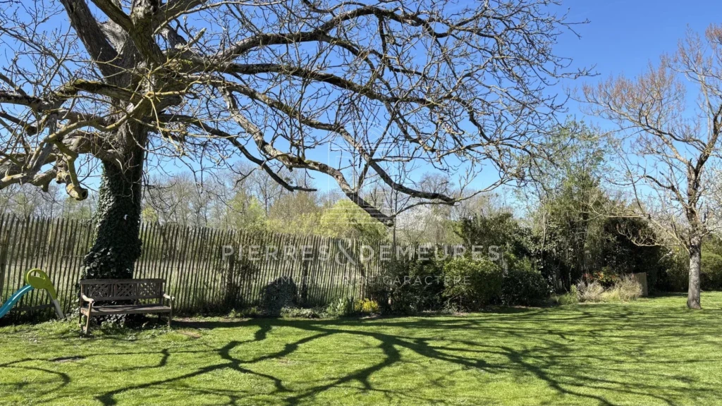 MAISON A VENDRE A ARDENTES - LONGERE - VERANDA - MAISON AVEC JARDIN - MAISON AVEC GARAGE - BIEN DE CHARME - POUTRES APPARENTES - TOMETTE - MAISON DE FAMILLE - MAISON AVEC GRAND JARDIN -