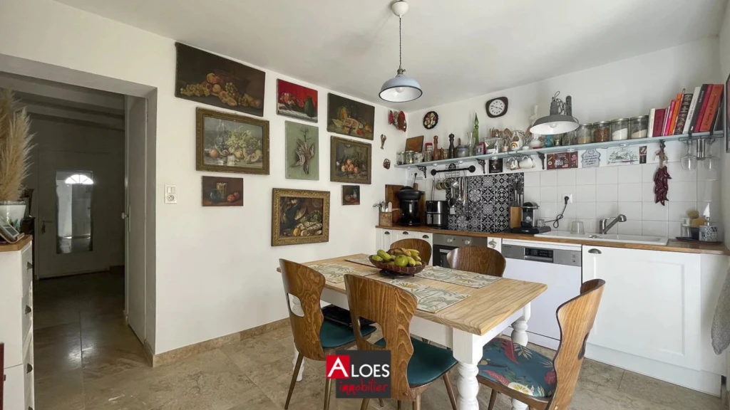 Maison Aigues-Mortes intra-muros avec patio