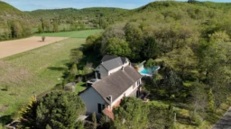 Maison et gîte avec piscine sur 8,5 Ha