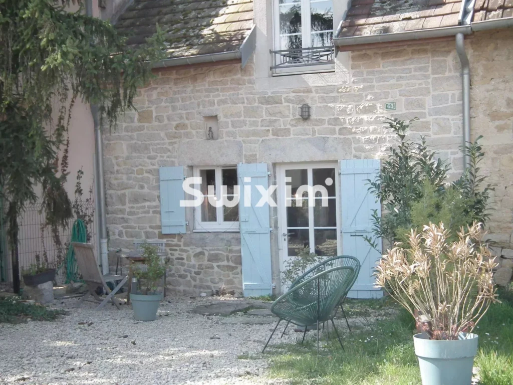 Maison en pierre avec une rénovation de charme
