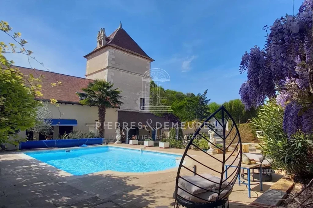 propriété de caractère en ville-gîte-chambres d'hôtes-hotellerie-restauration-piscine-Bourges-propriété à vendre