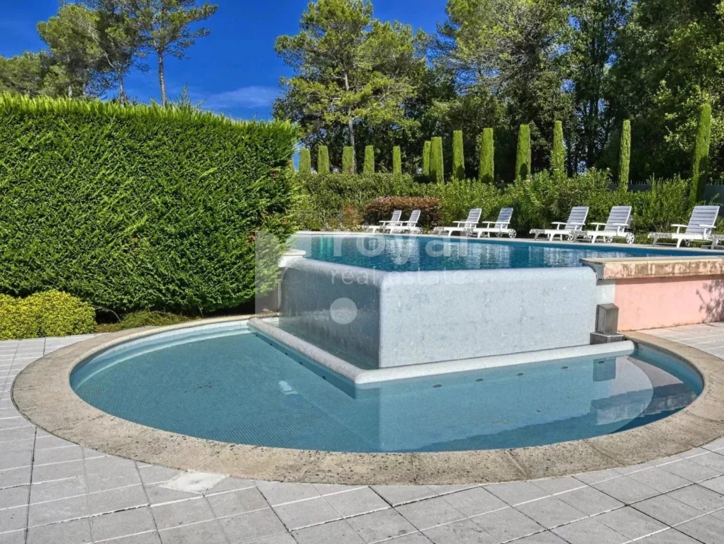 Espace piscine réservé aux résidents du domaine sécurisé