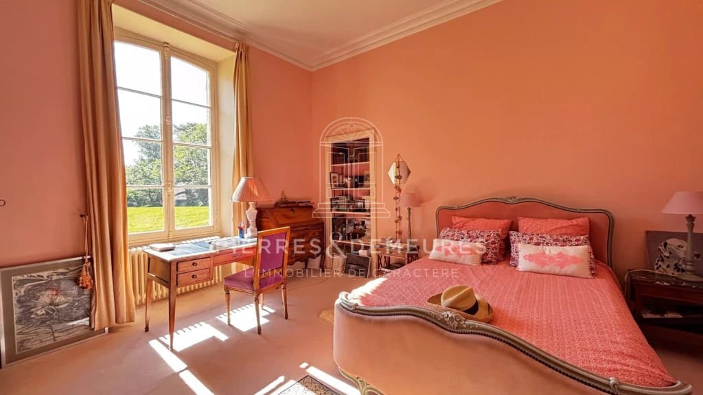 CHATEAU A RENOVER - CHATEAU A VENDRE DANS L'INDRE - CHATEAU AVEC PARC BOISE - CHATEAU AVEC PISCINE - CHATEAU AVEC DEPENDANCES - CREATION GITE CHAMBRES D'HOTES ET SALLES DE SEMINAIRES -