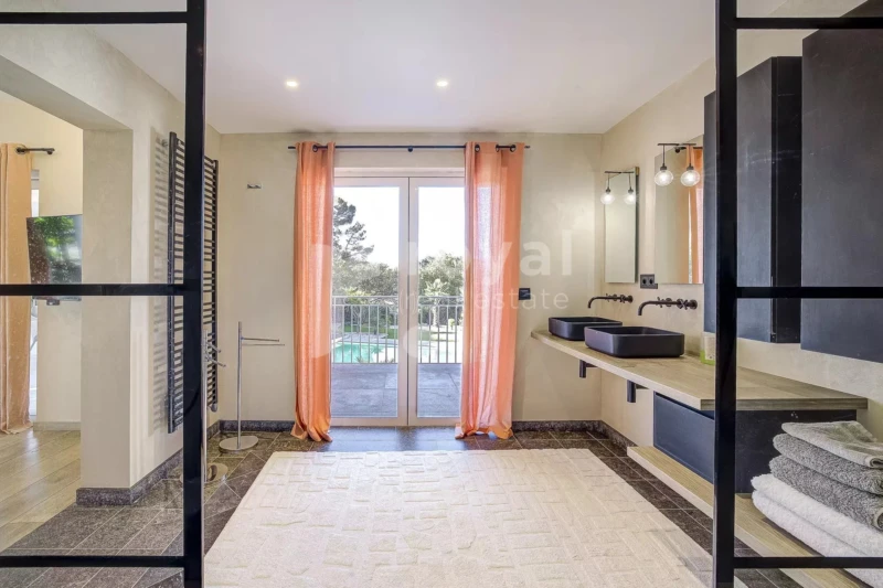 Salle de bains luxueuse dans villa de prestige Royal Mougins