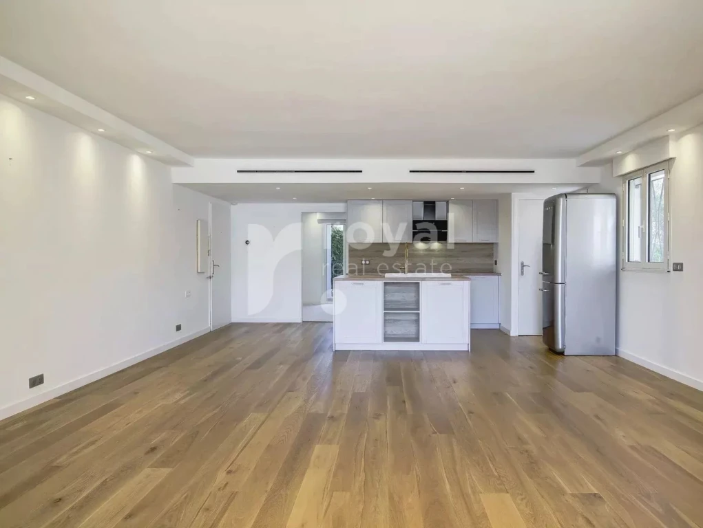 Cuisine ouverte entièrement équipée dans appartement à Mougins
