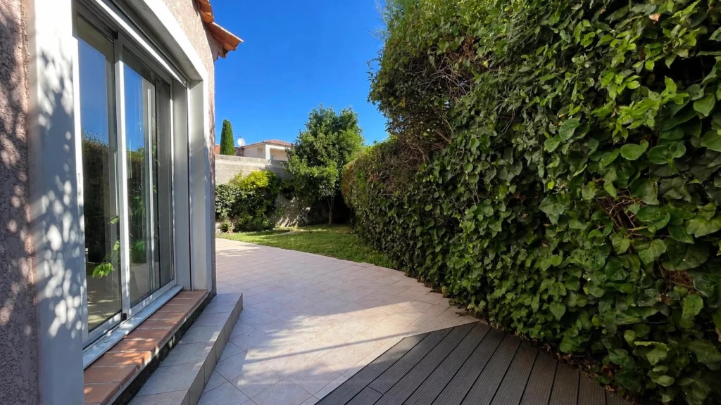 Maison Aigues-Mortes avec chambre de plain-pied et garage