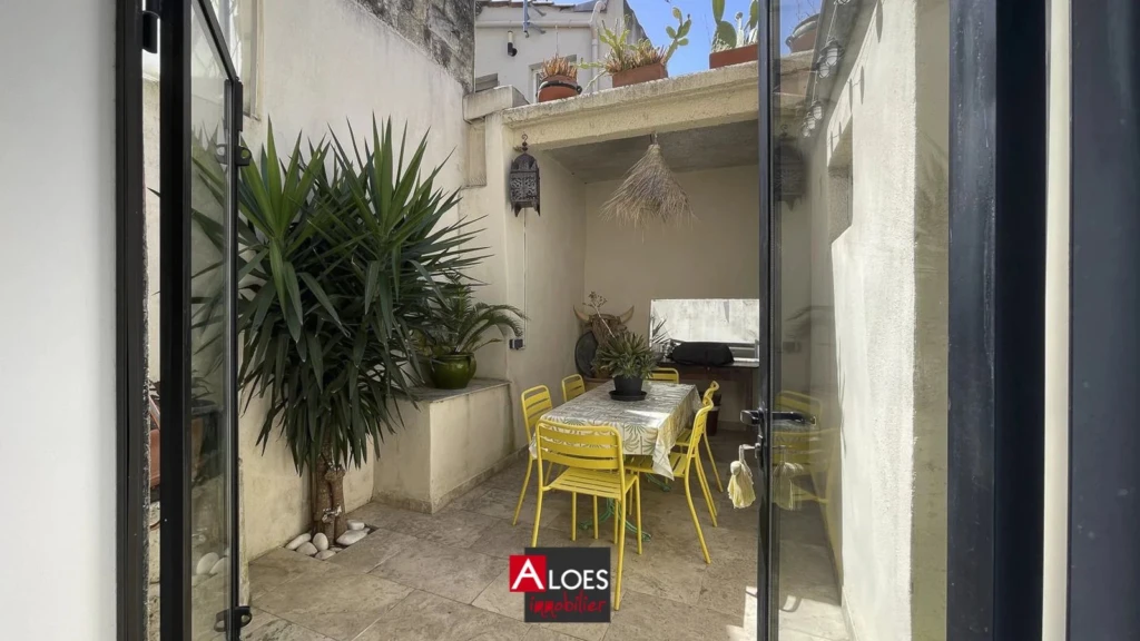 Maison Aigues-Mortes intra-muros avec patio