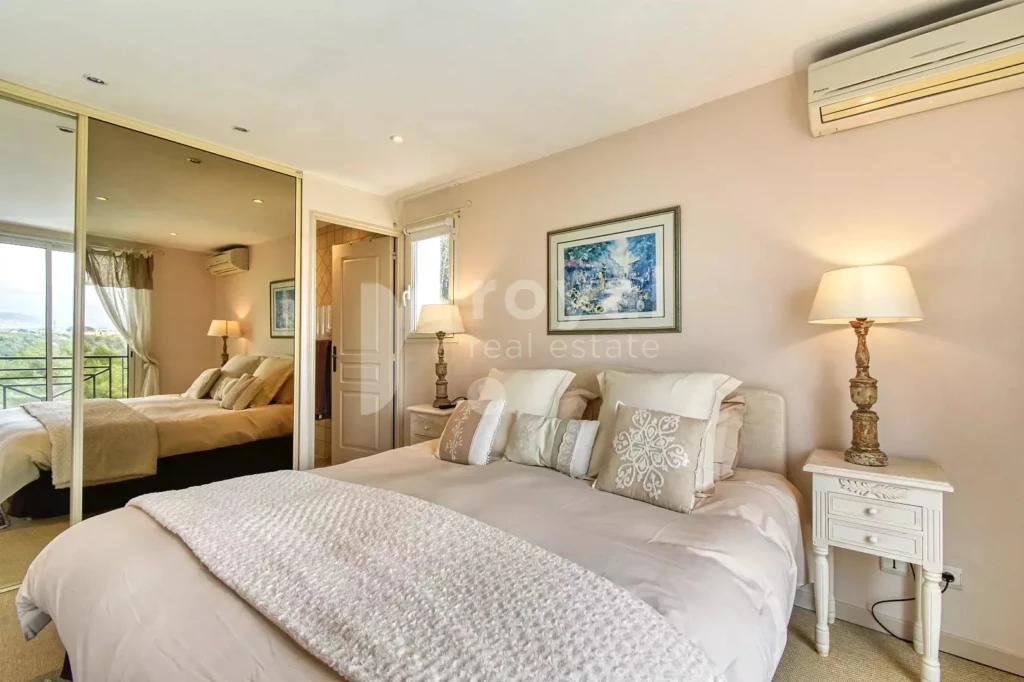 Suite avec accès extérieur et ambiance apaisante