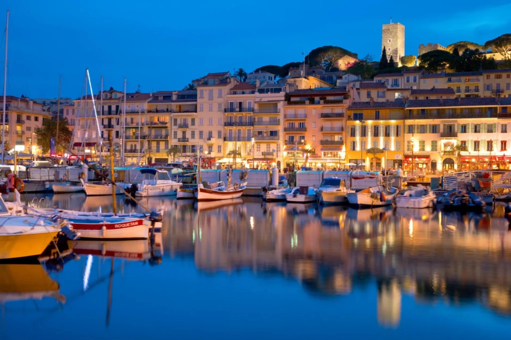 JH3G0K Old port, Le Suquet, Cannes, France at dusk Cannes French Riviera France La Croisette Le Suquet Suquet Yacht port Mediterranean boat Promenade de la Croisette Carlton Martinez Le Marinez Harbou