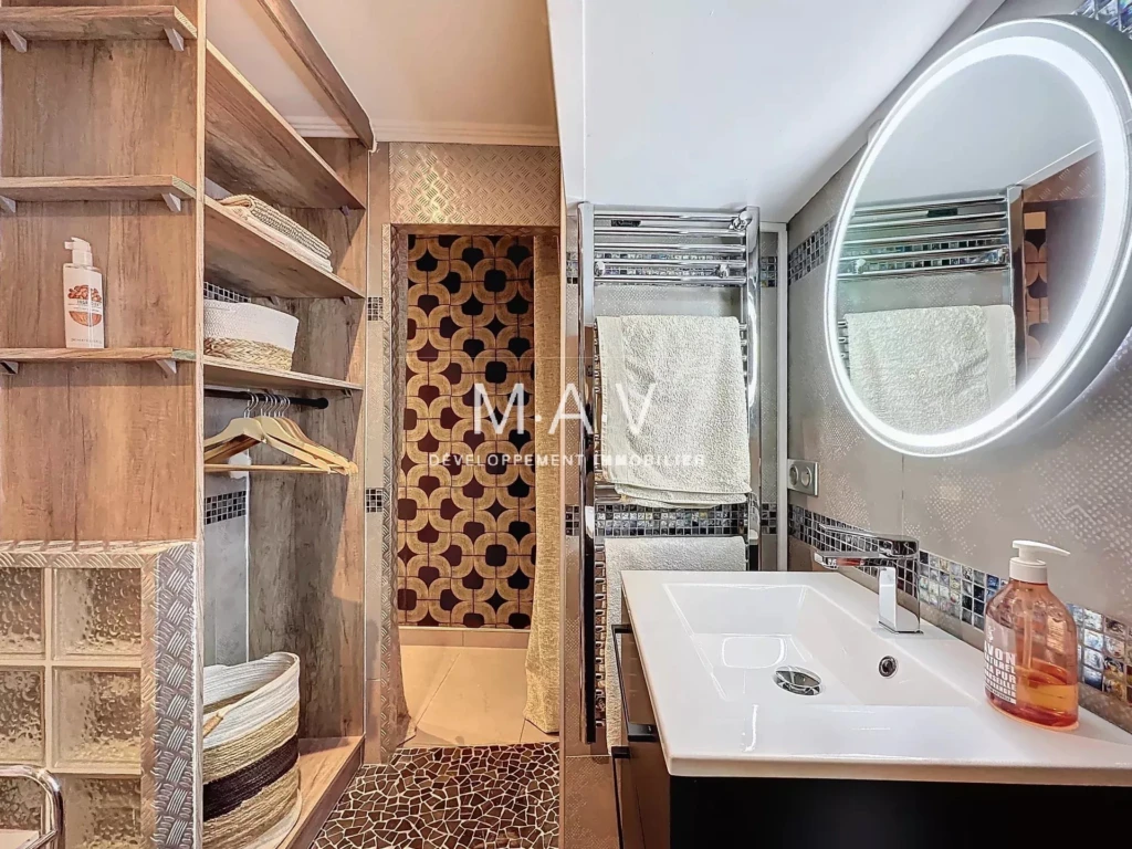Salle de douche/Rangements