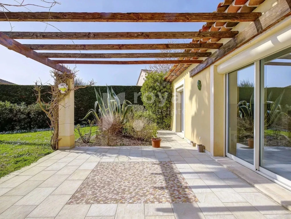 Terrasse ensoleillée – villa avec jardin et piscine à Mougins