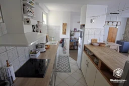 Cuisine fonctionnelle et ouverte sur le salon
