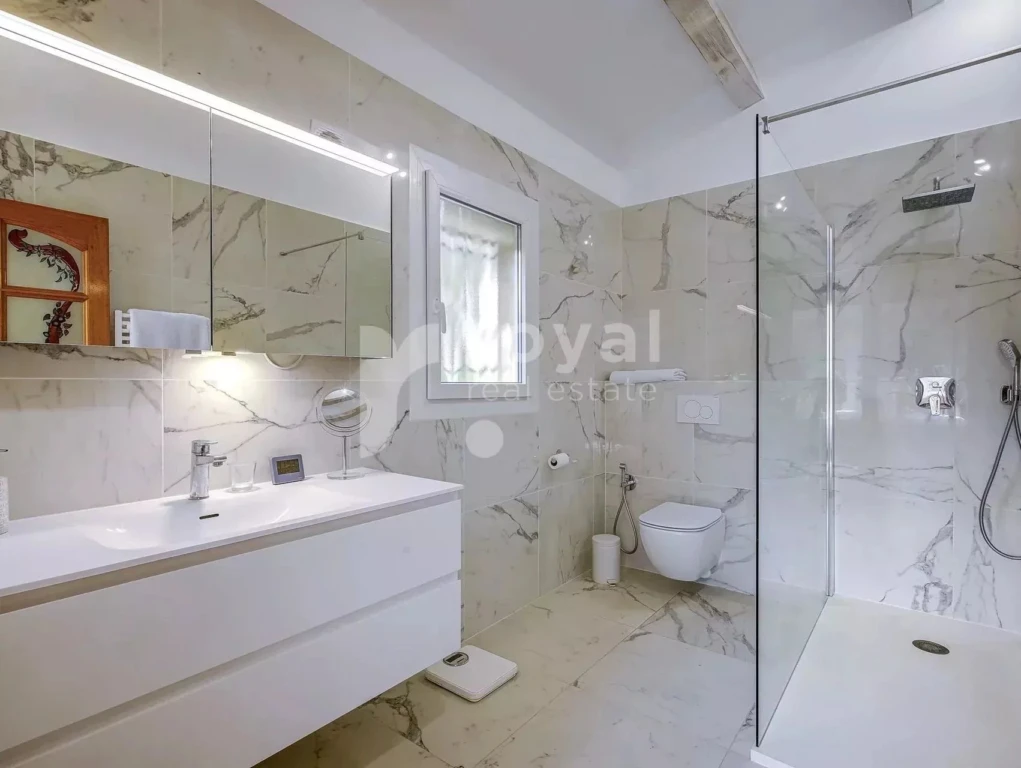 Salle d’eau contemporaine – villa de luxe à Mougins
