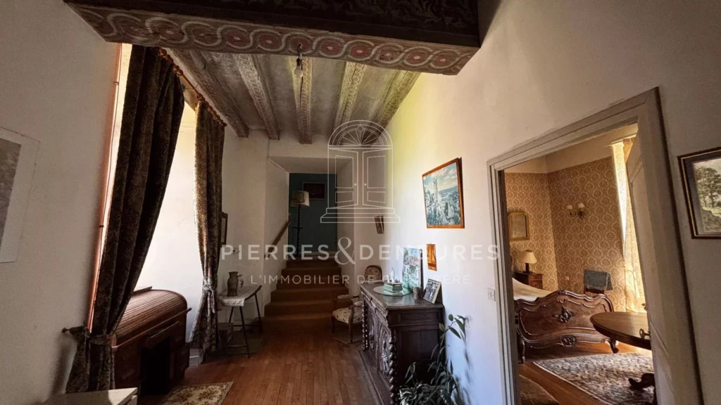 MANOIR - DEPENDANCES EN PIERRE - PROPRIETE AGRICOLE - BIEN DE CHARME - BIEN DE CARACTERE - FERME AVEC PRAIRIE ET BOIS - PROPRIETE A VENDRE A CHATEAUROUX - DOMAINE AGRICOLE A VENDRE DANS l'INDRE  