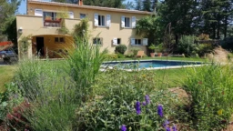LA BASTIDE DES JOURDANS, maison de 140 m² avec piscine et T2 indépendant