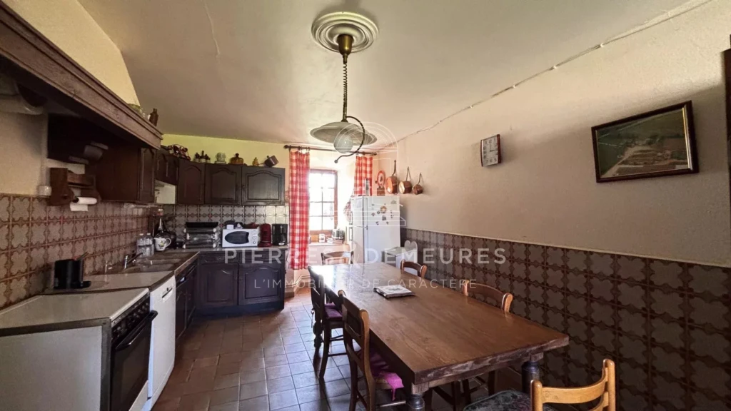 MANOIR - DEPENDANCES EN PIERRE - PROPRIETE AGRICOLE - BIEN DE CHARME - BIEN DE CARACTERE - FERME AVEC PRAIRIE ET BOIS - PROPRIETE A VENDRE A CHATEAUROUX - DOMAINE AGRICOLE A VENDRE DANS l'INDRE  