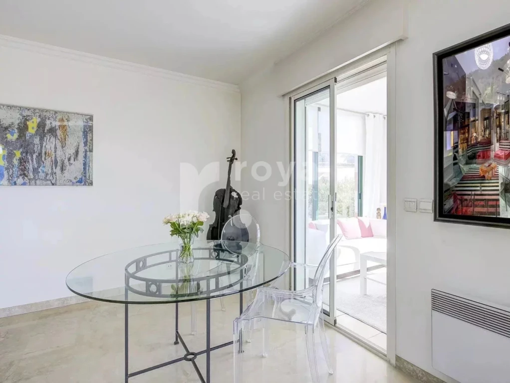 Salon moderne avec accès terrasse – Appartement dans un domaine sécurisé - Royal Mougins Golf