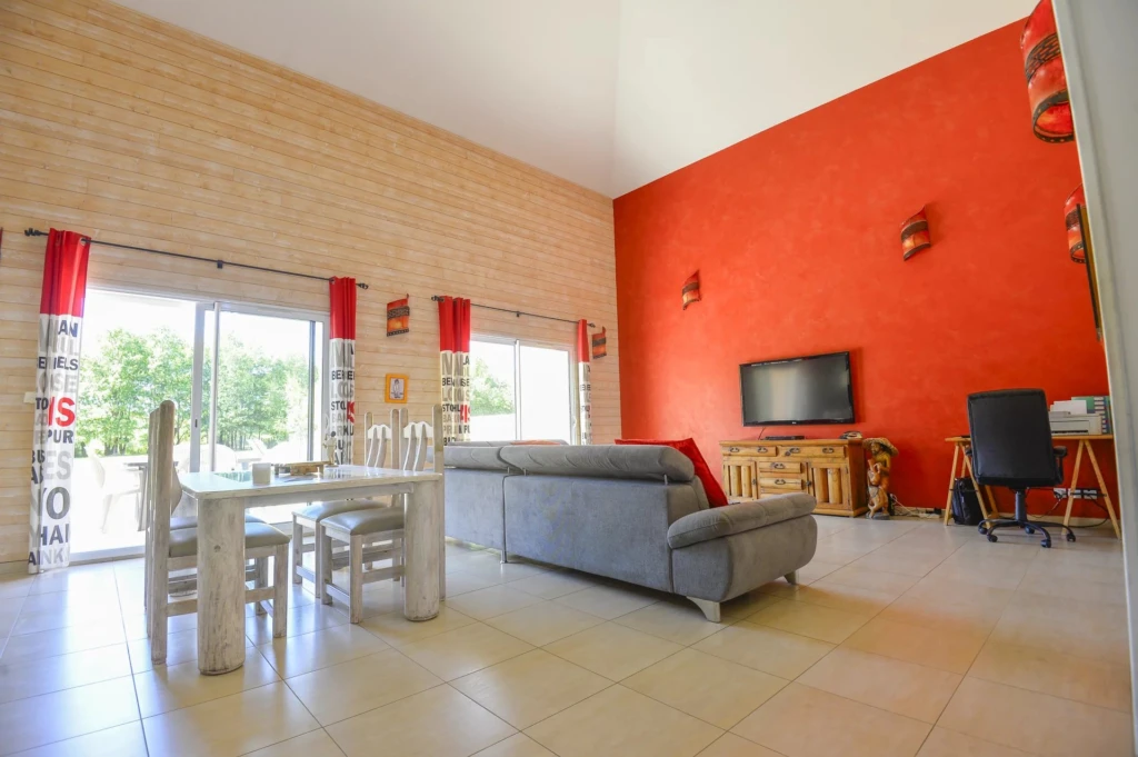 France. SAGL, Reportage photo vente maison LOUER.
FNG