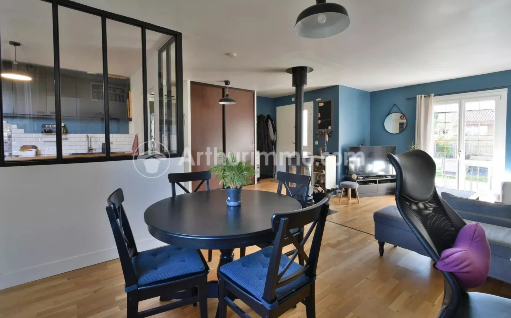calme cuisine équipée double terrasse jardin kplaces de parking maison rénovée plaisance du touch poele à bois T4