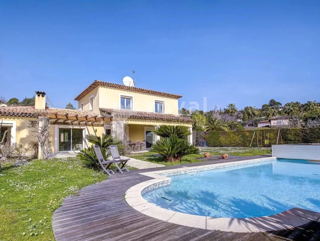 Villa avec jardin et piscine à Mougins – vue extérieure