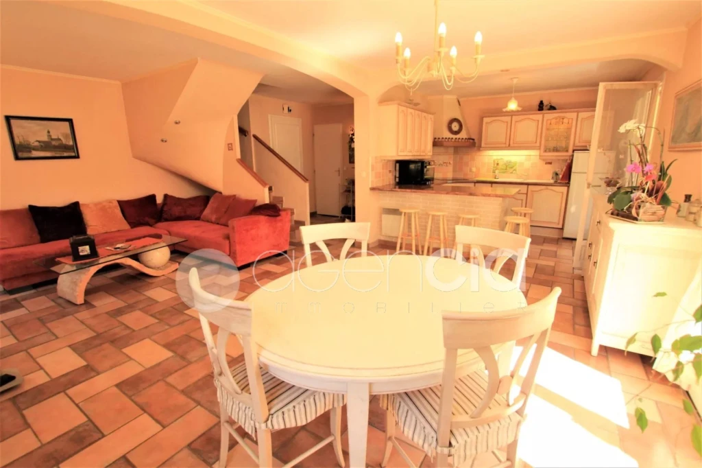 Salle à manger Lustre Parquet