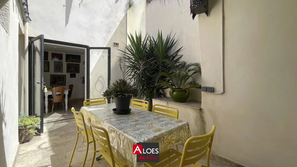 Maison Aigues-Mortes intra-muros avec patio