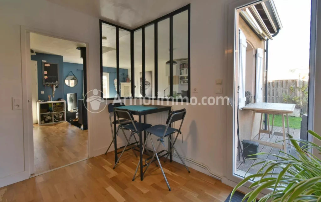 calme cuisine équipée double terrasse jardin kplaces de parking maison rénovée plaisance du touch poele à bois T4