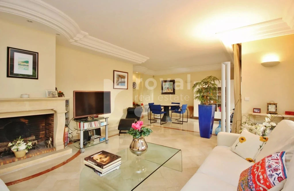 Espace de vie villa familiale avec vue – Royal Mougins Golf