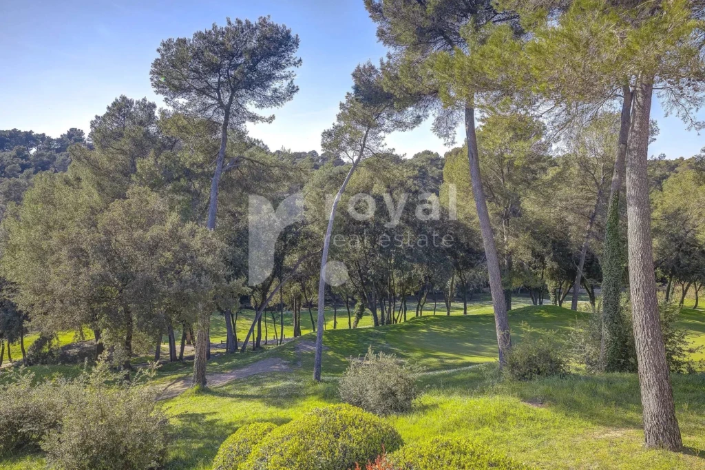 Environnement calme et verdoyant proche du vieux village de Mougins